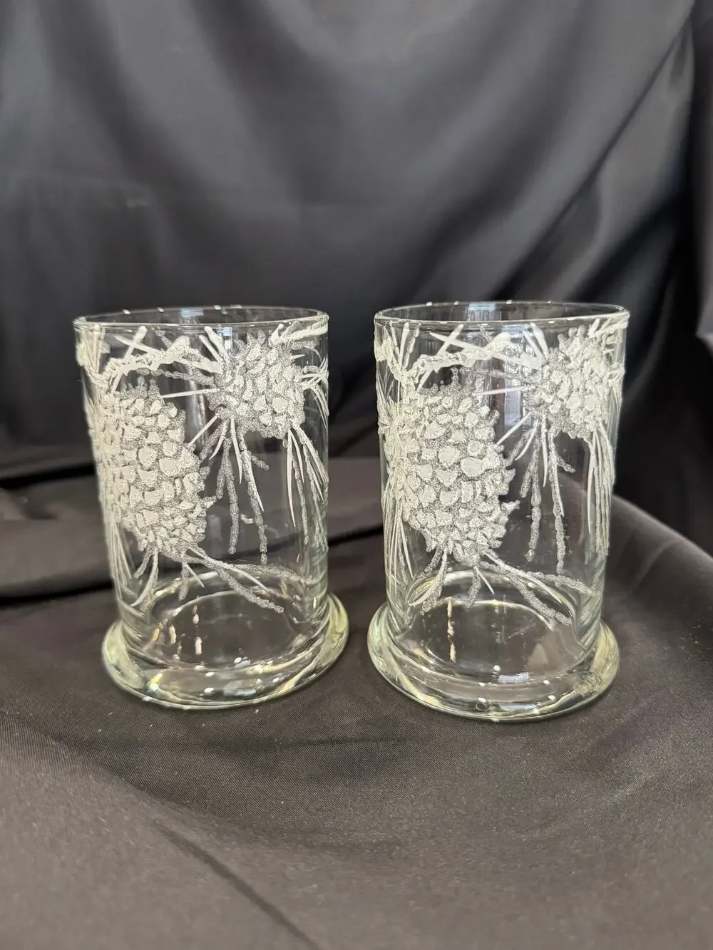 Rare Vintage Set of 2 Dorothy Thorpe Glass Tumblers with Lucite Pinecones Art